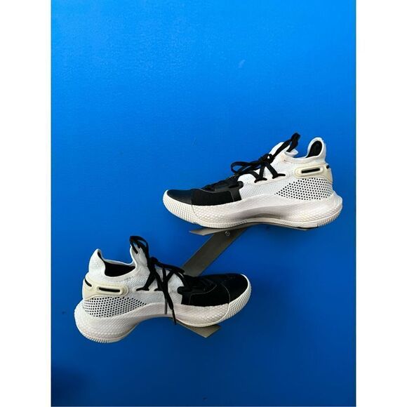 Under Armor 3C Sneakers The Town Black - White Sneakers size 4Y - Picture 1 of 6